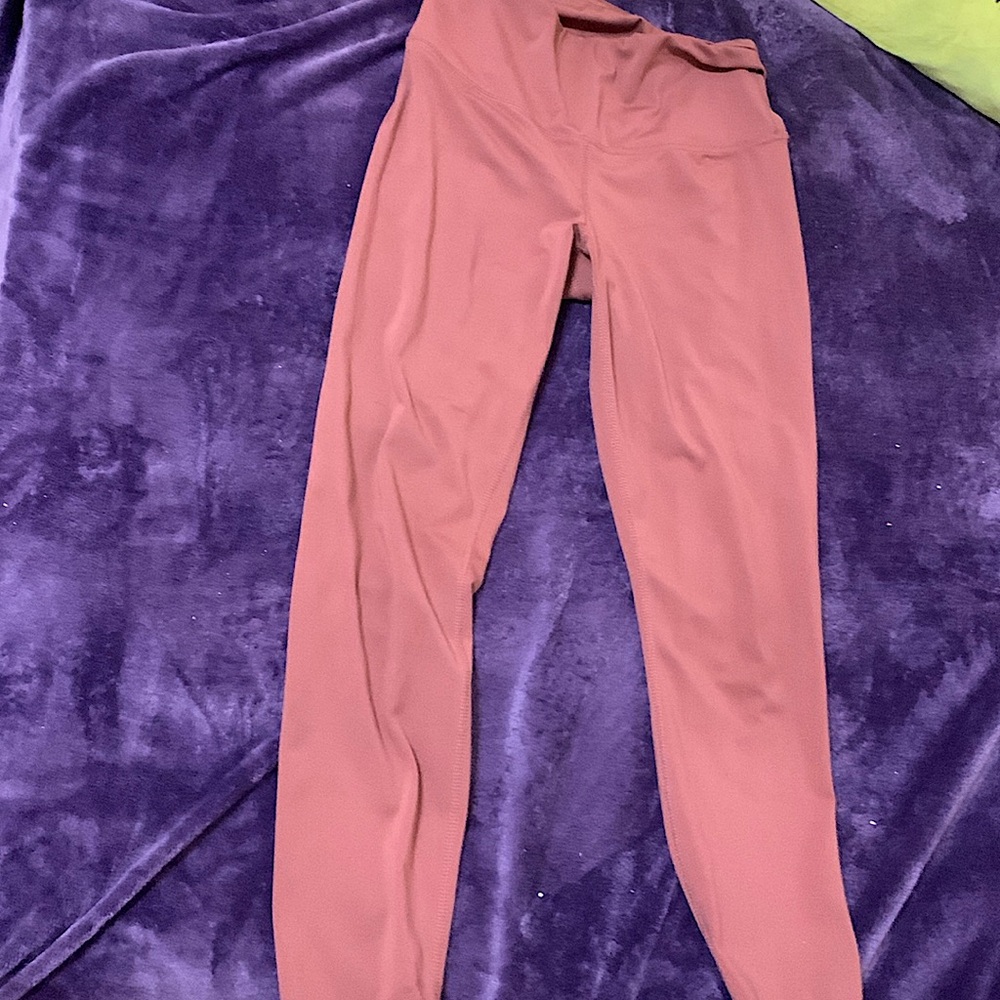 Super cute leggings, tight and flexible good for the gym in a small